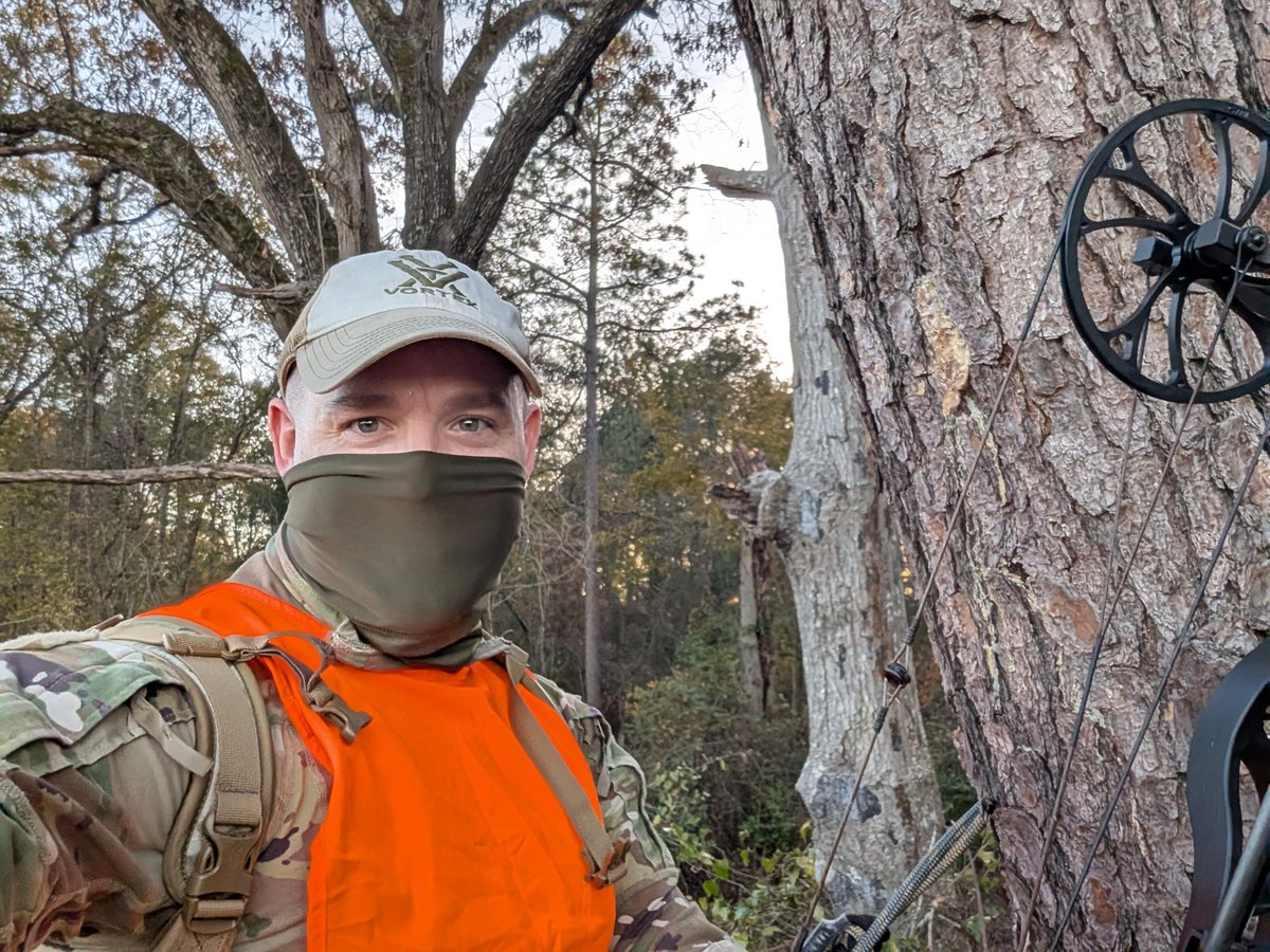 HumbleBeastKerr's tweet image. Little different today, worked on #ProjectOpal before work, work. And then climbed a tree for a little saddle #bowhunting this evening. One armadillo later no sightings, just tracks. 

When I got back in my truck and was driving out I scared a family of wild hogs, each about…