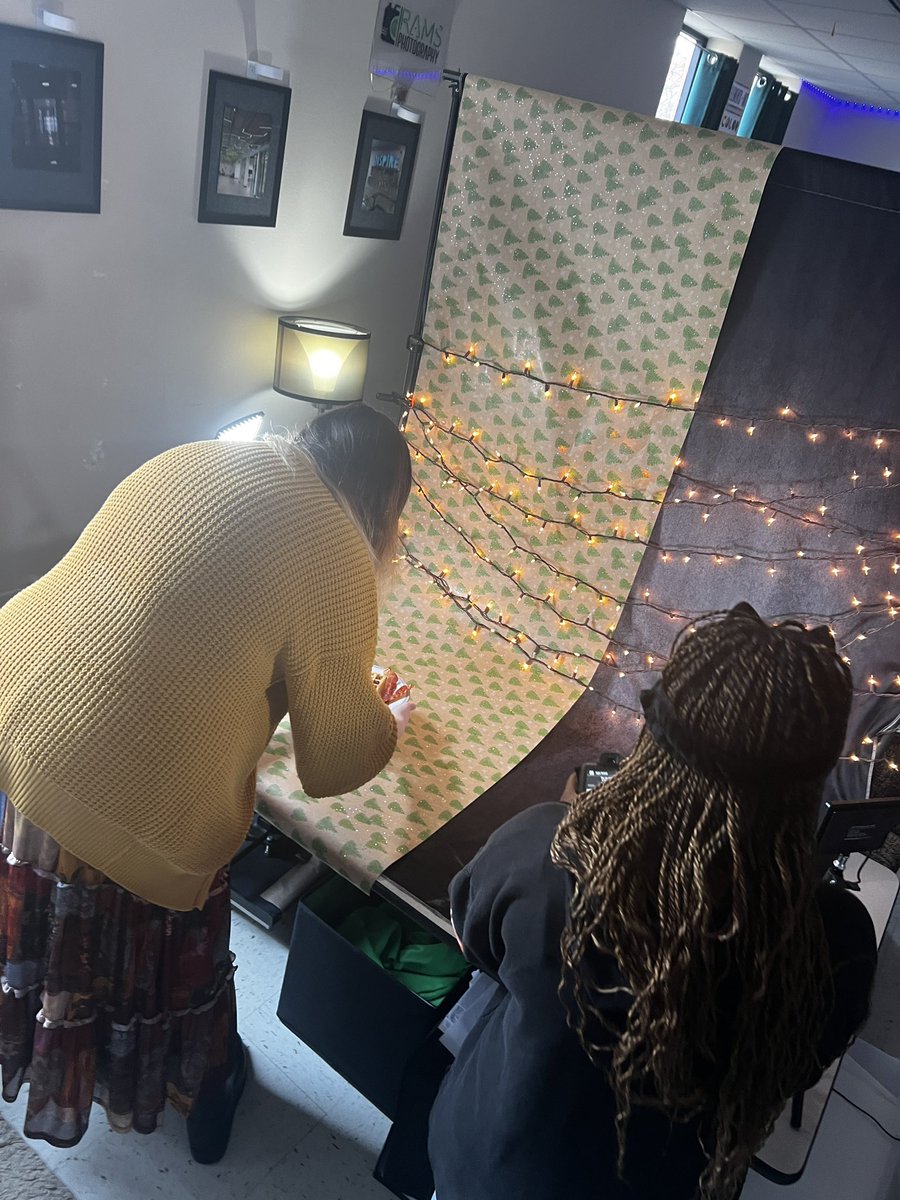 Teacher_Outlaw's tweet photo. This morning for my 2nd period midterm i made them waffles and bacon and they had to plate it and shoot it. Then they enjoyed their brunch!π #RISDbetheone #ramsvisualarts #RISDvisualArts @Artk12RISD @bhsstem @RichardsonISD https://t.co/sHJaVE1TlA
