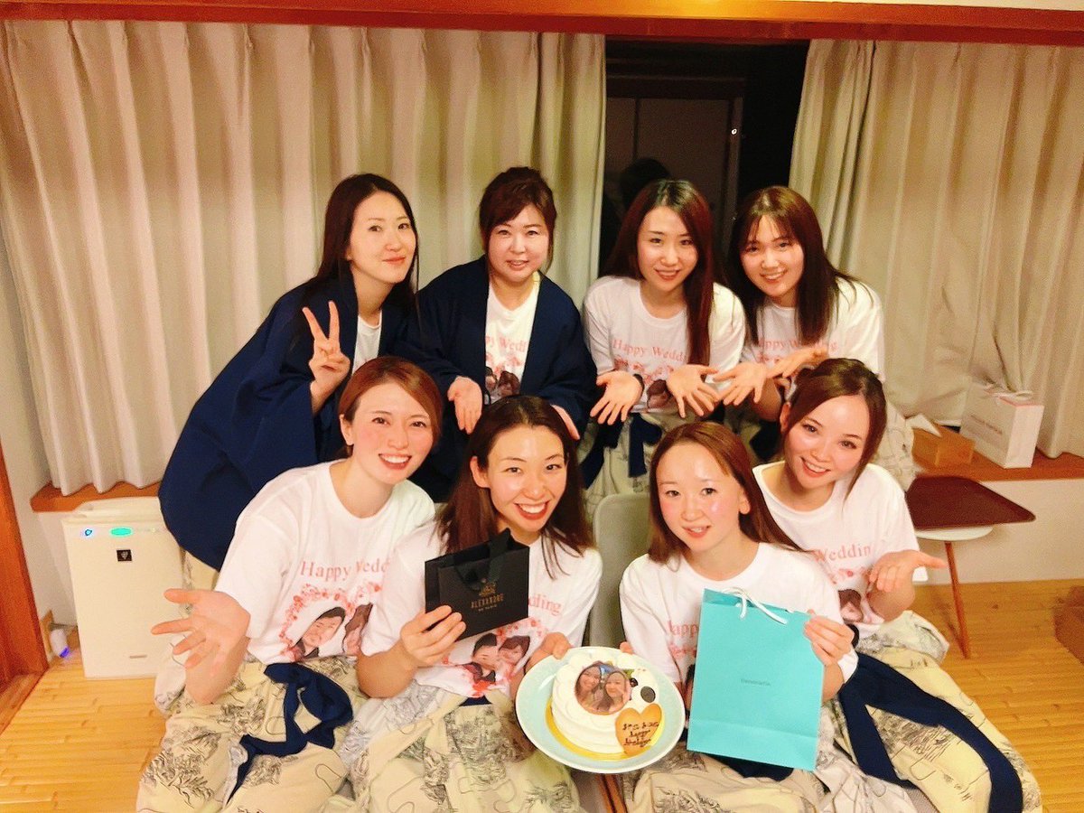salone_familia_'s tweet photo. 今年も盛り上がりました！！！
ファミリア大忘年会　2024🥰🍶✨
今年は、佐賀にある御船山楽園で行われました🍁

社長MVP賞の発表や、豪華くじ引き大会、
バースデー会🎂etc...

忘年会の模様は、ブログに書いたので
よかったらそちらも是非のぞいてみて下さいね💓 https://t.co/vHp2zicUeR