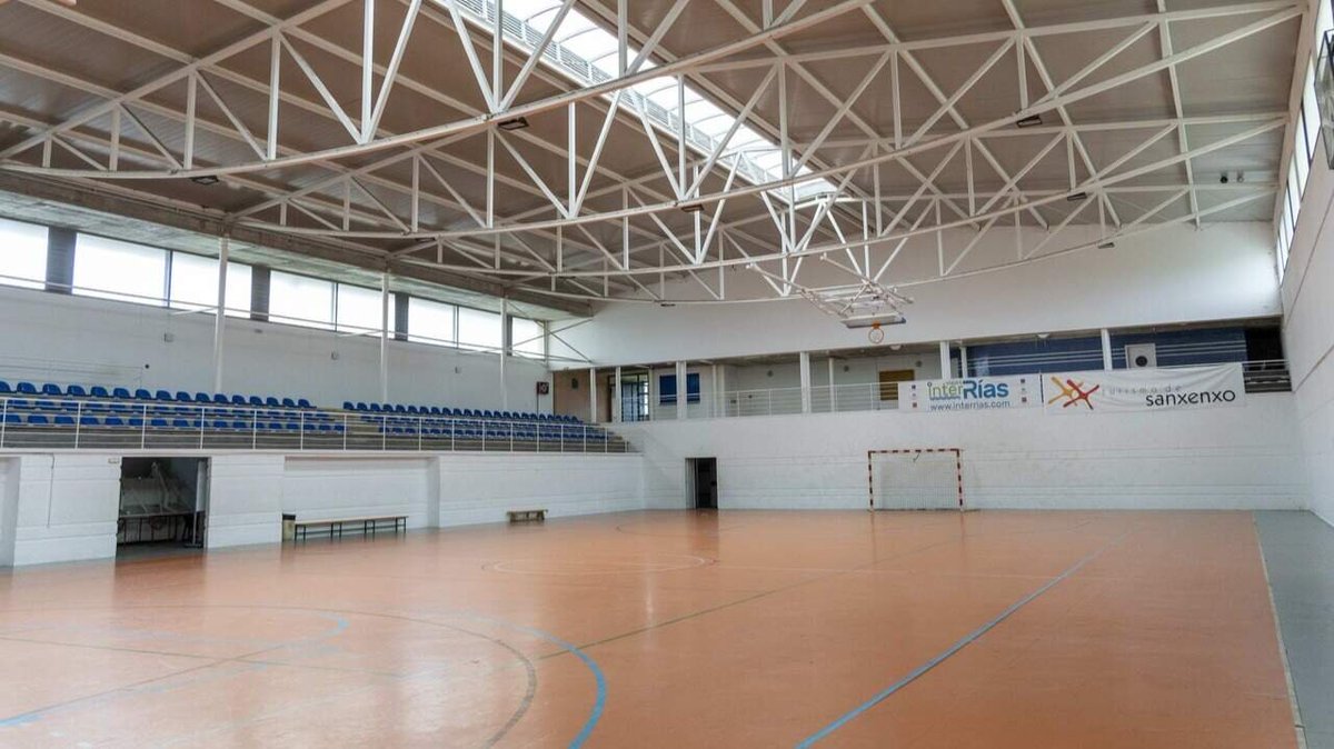 MrAsubio's tweet photo. 🧵Dentro hilo:

Un hombre de 68 años resultó herido grave este domingo tras sufrir un empujón durante el partido de balonmano cadete femenino entre el Sanxenxo  y el Rasoeiro, disputado en el pabellón municipal de Vilalonga, en Sanxenxo. Según la Federación Galega de Balonmán... https://t.co/r9p9gxf7dz