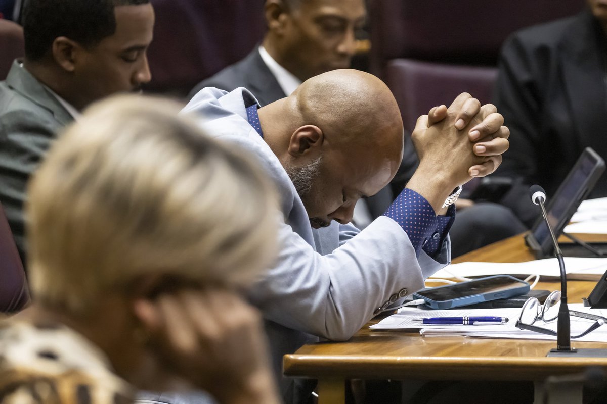 Ashlee_Rezin's tweet photo. This is what it looks like when Chicago alderpeople debate for hours… https://t.co/wcyN4EVYFE