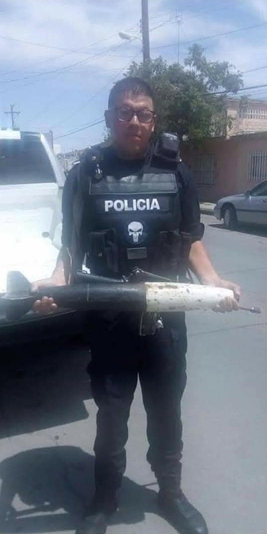 Inqui_lino's tweet image. En Zacatecas hicieron un canje de amas por despensas, una doñita llevo un misil aire tierra y se la llevaron a la verga. 🤣