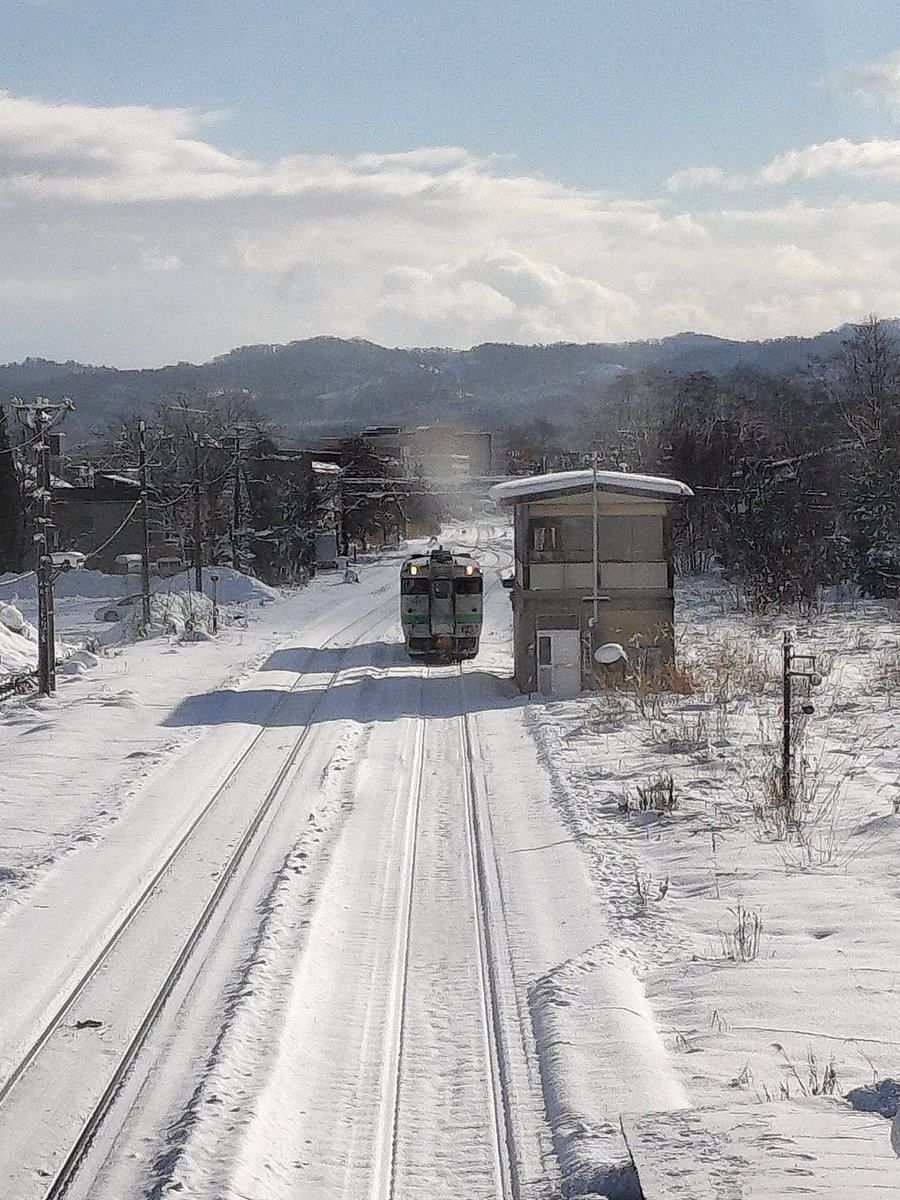 やっと３度目のチャレンジで乗れました！
念願の大福も素朴な味わいでおいしかったです！
そしてお店が昔ながらの雰囲気でそれもよかったー😊
やっぱり古きものって好き✨

#キハ40
#木下餅店
#赤平