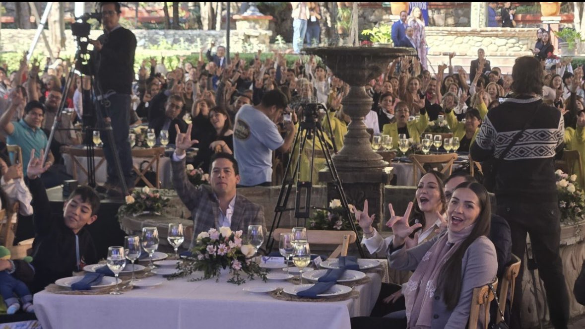 Feliz de haber dado mi conferencia “Los lunes también son viernes” en #guanajuato en donde tuve la oportunidad de compartir con la primera gobernadora del estado Libia García  y su esposo Dr. Juan Carlos Montesinos. Increíbles personas y gran experiencia! Gracias a quienes me