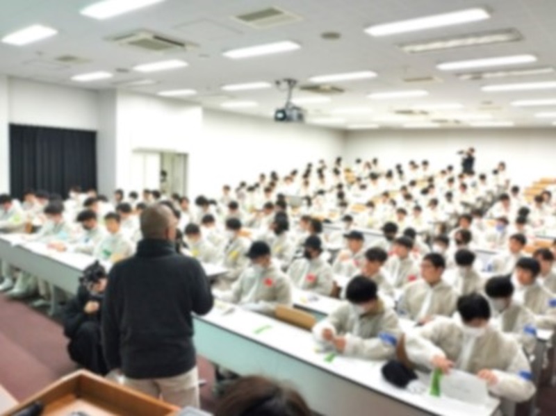 tokyoneritech's tweet photo. 12月12日出前授業に鹿島建設協同組合の企業９社が来校して、１学年の生徒たちが建設業のお仕事体験をしました。寒い中での活動でしたが、熱心なご指導に集中して聞き入り楽しく体験をすることが出来ました。建設業のことを知る機会として大変有意義な活動でした。ありがとうございました。
#練馬工科 https://t.co/Bely7TESzX