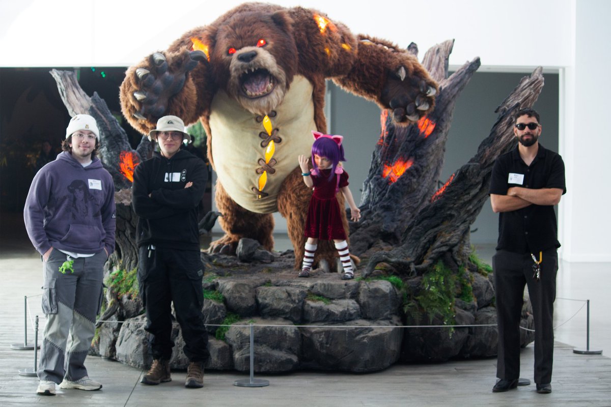 got to tour riot HQ w/ my brothers
thanks to the goat <a href="/cheven_stang/">steven</a> 🙏