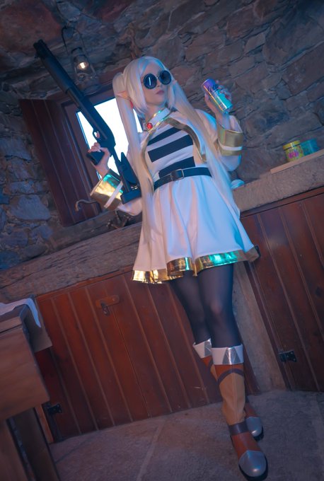 1 pic. Yeah Fern, Zoltrack is very effective but grab the ammo and let's get going. 

#frierencosplay