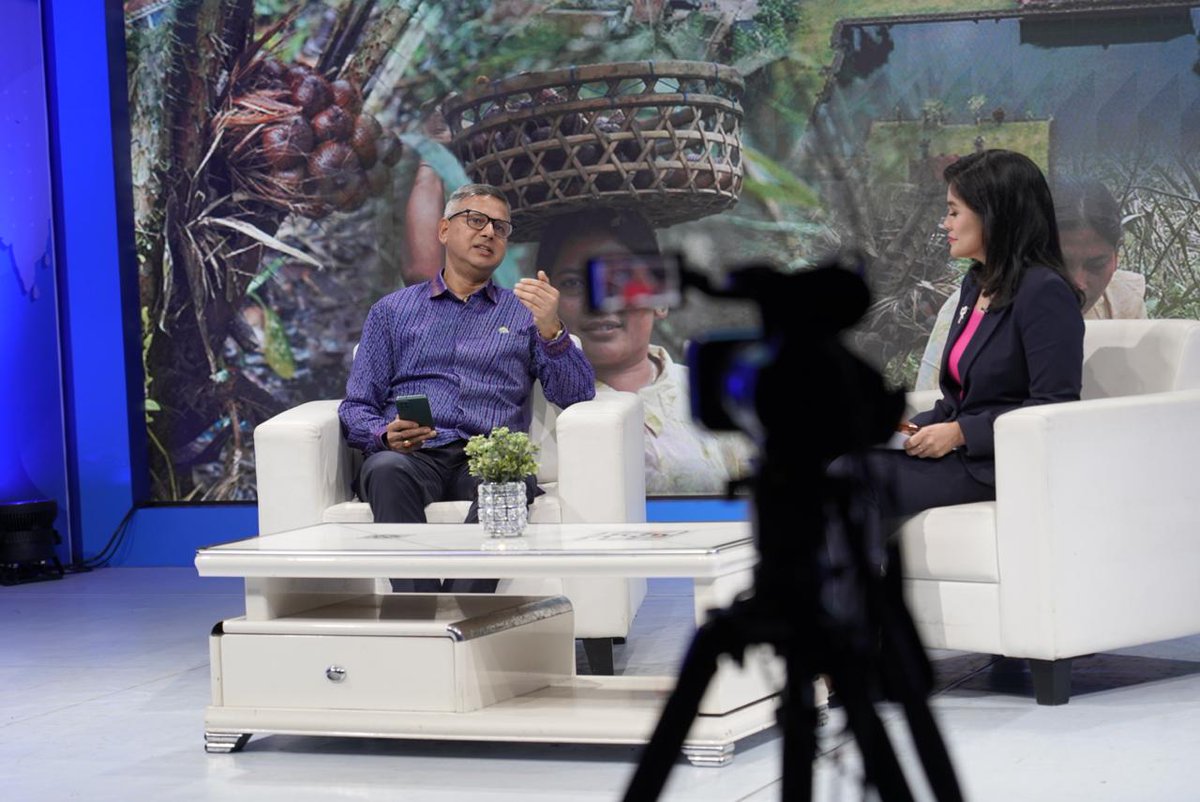 AryalRaj1's tweet photo. I had an interesting conversation with @ValerinaDaniel on Salak Agroforestry System in Karangasem,  #Bali. This place is the first ever #GIAHS site in #Indonesia. @TVRI_World @TVRINasional @FAOclimate @UNinIndonesia https://t.co/lbjvgfSjua