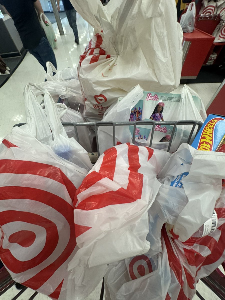 JordanA726's tweet photo. I was blessed with the opportunity to give back this past weekend. I went shopping for gifts for these amazing group of kids.God has blessed me with so much, that it would only be right for me to give to others. And I also want to encourage others to give back as well. https://t.co/Vwc2SN80hk