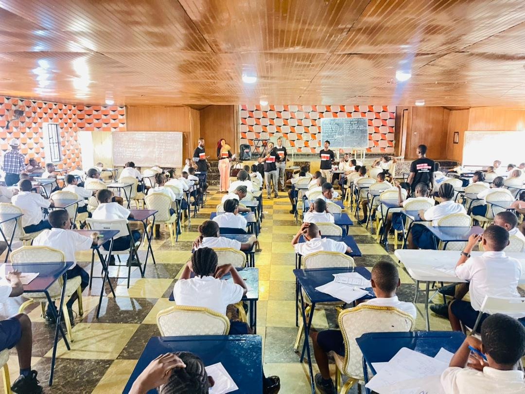 starcatchupsl's tweet photo. Last week, we proudly joined YICA SL, Freetown City Council, and Bloomberg Philanthropy in the "Clean Air Freetown Campaign." This impactful initiative aimed to raise awareness and educate school pupils about climate disasters and their roles to tackle it. https://t.co/TtsfzwQvux