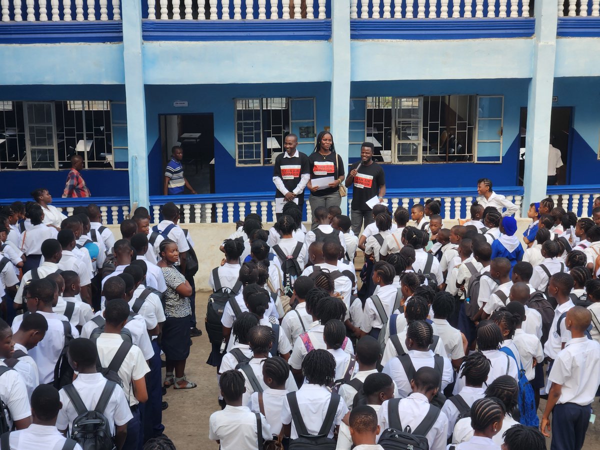 starcatchupsl's tweet photo. Last week, we proudly joined YICA SL, Freetown City Council, and Bloomberg Philanthropy in the "Clean Air Freetown Campaign." This impactful initiative aimed to raise awareness and educate school pupils about climate disasters and their roles to tackle it. https://t.co/TtsfzwQvux