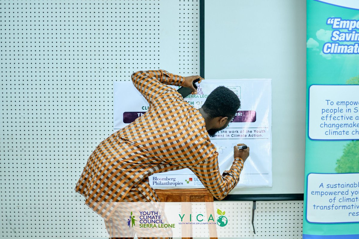 starcatchupsl's tweet photo. Last week, we proudly joined YICA SL, Freetown City Council, and Bloomberg Philanthropy in the "Clean Air Freetown Campaign." This impactful initiative aimed to raise awareness and educate school pupils about climate disasters and their roles to tackle it. https://t.co/TtsfzwQvux