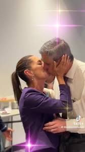 AlessandraRdlv's tweet photo. ¿𝐘 𝐞𝐧𝐭𝐨𝐧𝐜𝐞𝐬 𝐥𝐚 𝐏𝐫𝐞𝐬𝐢𝐝𝐞𝐧𝐭𝐚 𝐲 𝐲𝐨 𝐭𝐚𝐦𝐛𝐢𝐞́𝐧 𝐬𝐨𝐦𝐨𝐬 𝐥𝐚 𝐦𝐢𝐬𝐦𝐚 𝐜𝐨𝐬𝐚?

Lamentable que a una mujer en política se le juzgue el doble y se le reconozca la mitad. Pero así hemos crecido, en medio de acusaciones injustas, sexistas y misóginas. Lo que es lamentable es que esa sea tu herramienta para tratar de hacer daño