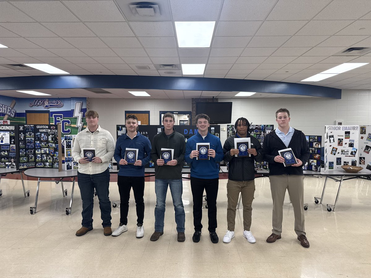 Congratulations to our award winners from tonight’s team banquet! 
🔵⚪️⚡️⚡️⚡️