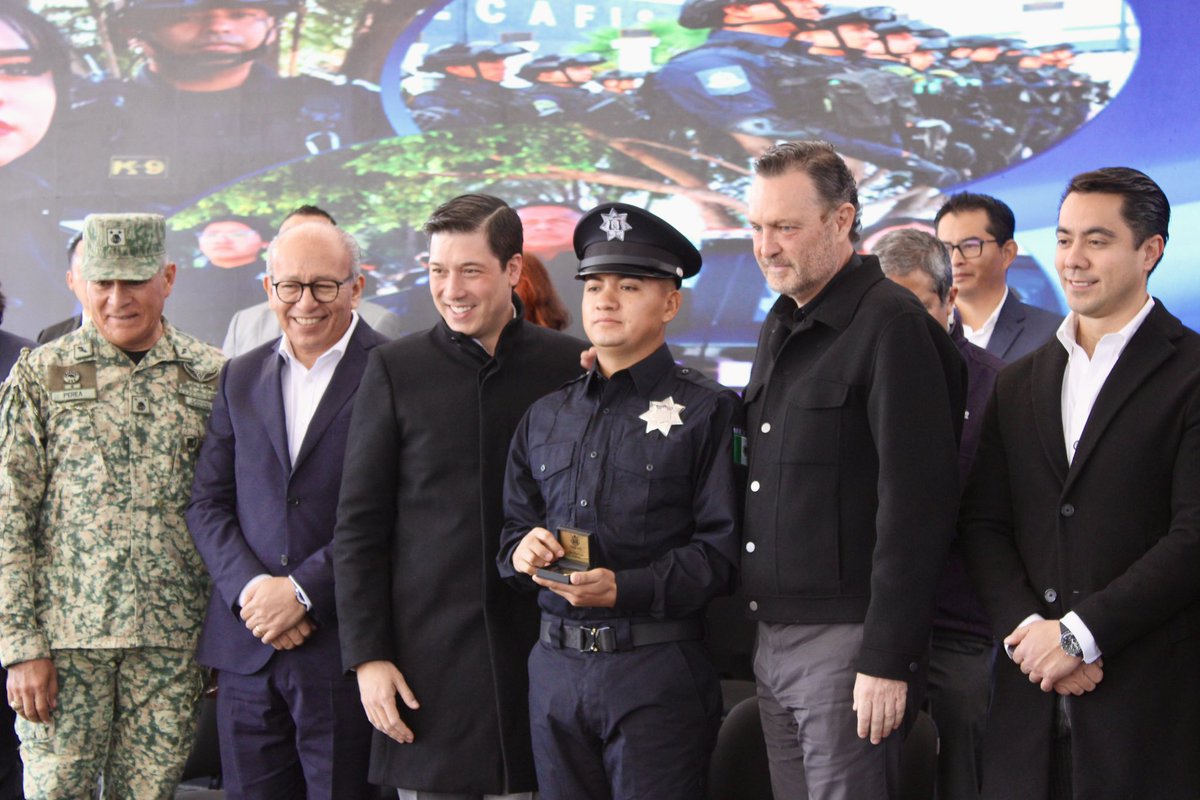 Dr_JuanMartinGT's tweet photo. Mi agradecimiento al Gobernador  @makugo por la oportunidad de ser testigo del egreso del #CECAFIS, de 123 nuevos policías que se integran a SSC y 17 municipios. Trabajando con acciones y resultados se construye la seguridad de las y los queretanos https://t.co/mEu1DLrpCa