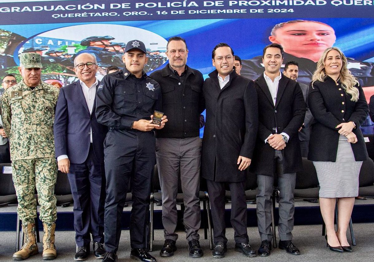 Dr_JuanMartinGT's tweet photo. Mi agradecimiento al Gobernador  @makugo por la oportunidad de ser testigo del egreso del #CECAFIS, de 123 nuevos policías que se integran a SSC y 17 municipios. Trabajando con acciones y resultados se construye la seguridad de las y los queretanos https://t.co/mEu1DLrpCa