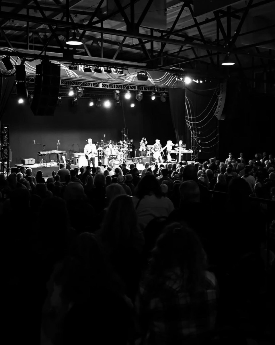 Us and 1500 of our closest friends :) #luscious #luscioustheband #lusciousofficial