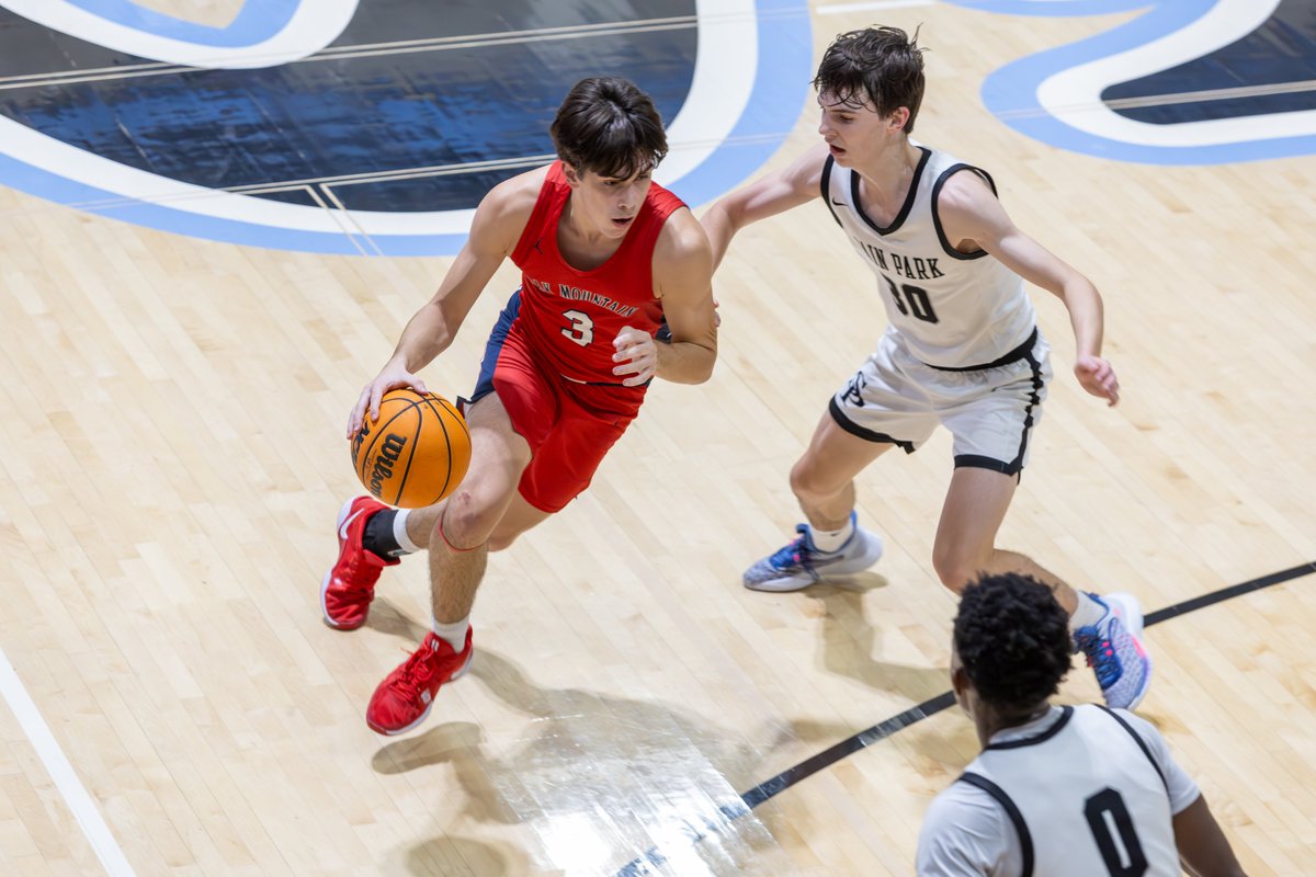 Oak Mountain bounced back from its first loss of the season with a dominant offensive showing against Gardendale, with Chris Kunard’s 20-point night helping the Eagles pull away for the win.

Story: shelbycountyreporter.com/2024/12/16/oak…