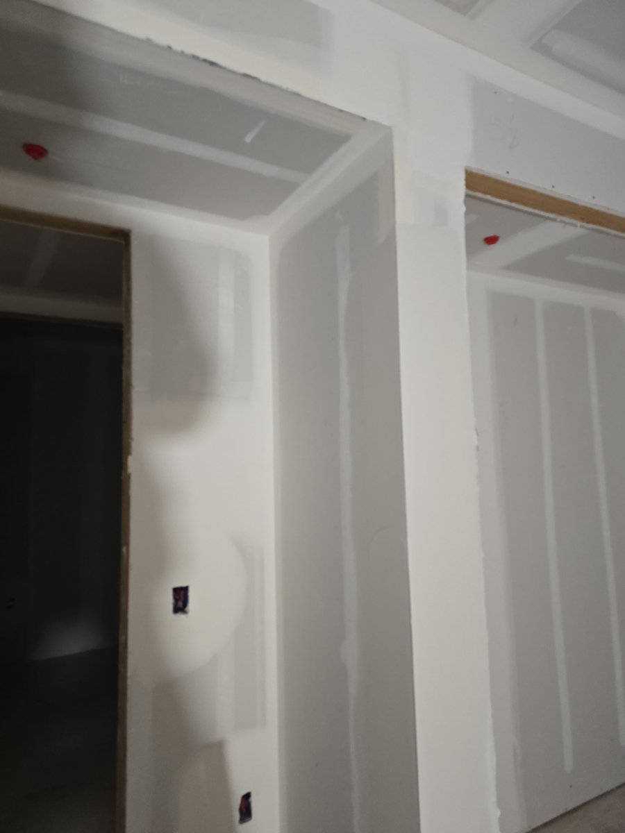 MobettaTweets's tweet image. Oh nothing just coating some metal #taper #drywallfinish #drywallfinisher