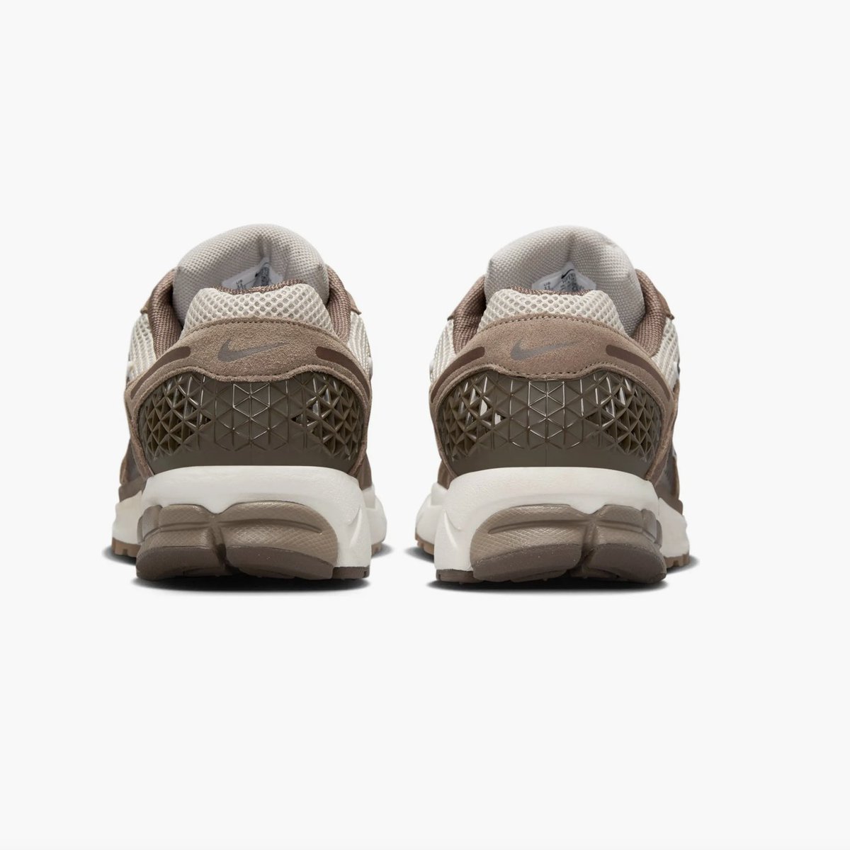 SNKR_TWITR tweet media