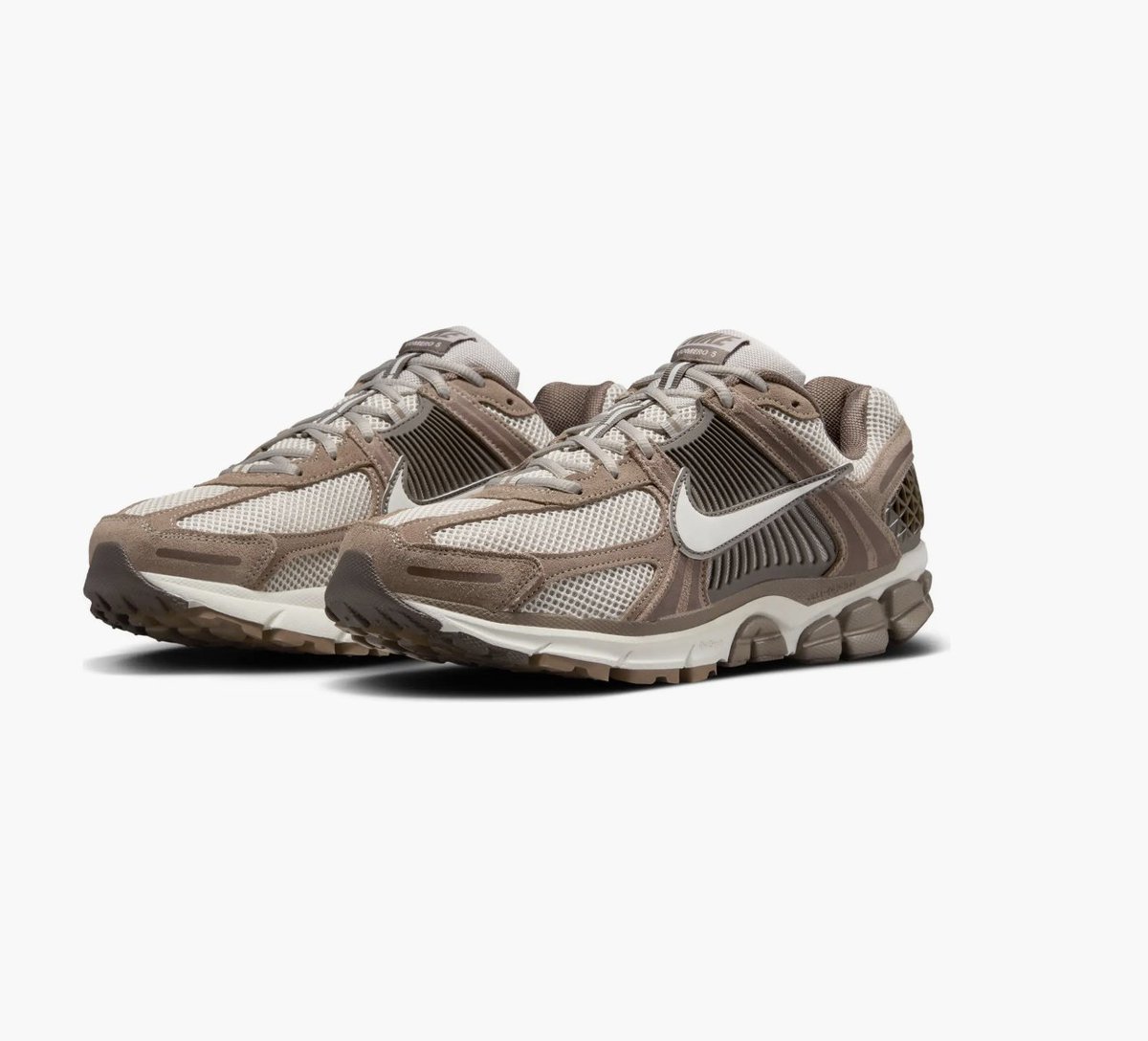 SNKR_TWITR tweet media