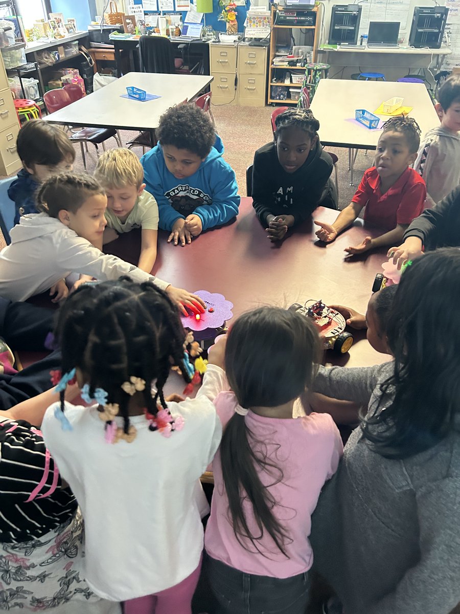 NoireSTEMinist's tweet photo. @Haitisweet @iabanon @DrCABerry What are you doing to help kids with math, science, critical thinking, problem solving, I'm going to go with NADA a doggone thang! Just jaw jacking on Twitter like a troll. #STEM #STEAM #STEMTastic #STEMRific #STEMawesome #DiversifySTEM #amplifySTEM #RepresentationMatters https://t.co/OhZFBlWWV8