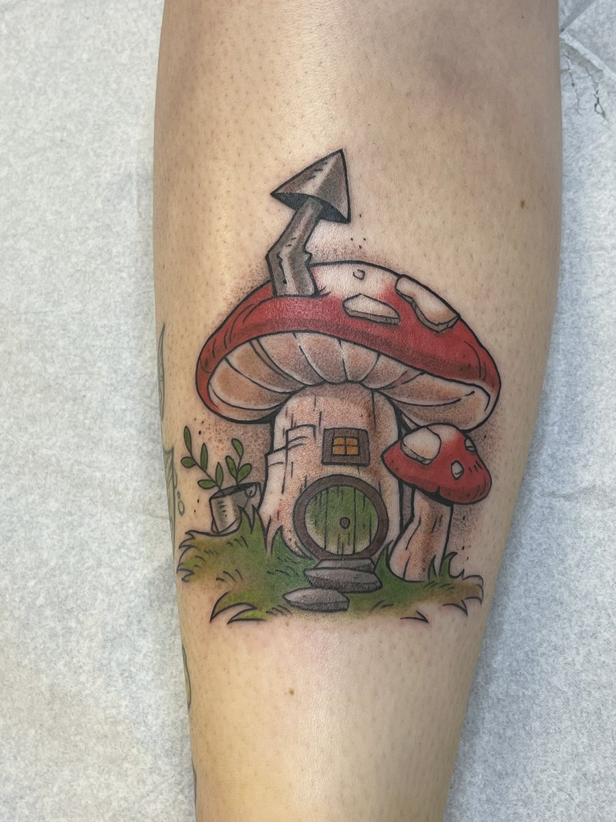 toothy_crow's tweet photo. I haven’t opened this app in a minute, but just to update everyone, I am now a tattoo artist in Burnsville, Minnesota! I love tattooing medieval art, mushrooms, and anything anime/animation/video games! https://t.co/Z2DyfgHKWe