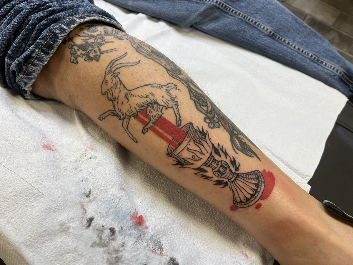 toothy_crow's tweet photo. I haven’t opened this app in a minute, but just to update everyone, I am now a tattoo artist in Burnsville, Minnesota! I love tattooing medieval art, mushrooms, and anything anime/animation/video games! https://t.co/Z2DyfgHKWe