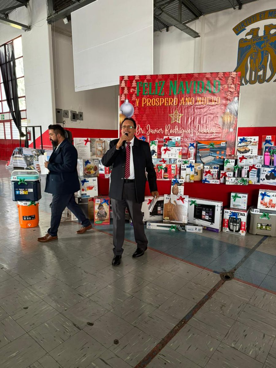 Siempre es un gusto estar en las actividades de la Preparatoria Diurna de nuestra Univesidad.

Agradezco a todo su personal, en especial a su Director, por la cálida bienvenida y anfitrionía.