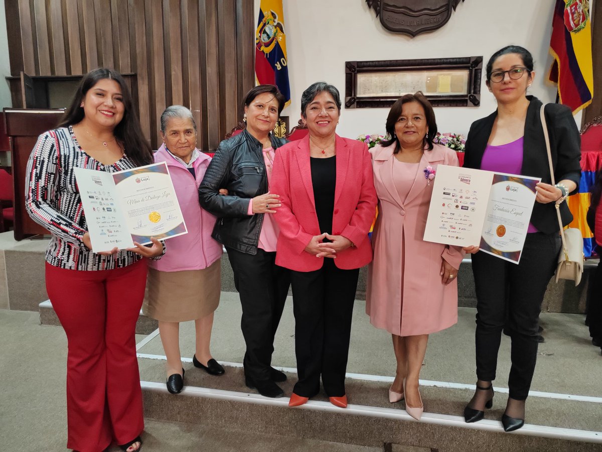 paolarengelv's tweet photo. Reconocimiento a organizaciones sociales y entidades públicas por el trabajo para prevenir y erradicar la violencia de género # Loja Sistema Cantonal - #CASMUL #MunicipioDeLoja 💜🏳️🌈✨ https://t.co/otR3V4THwd
