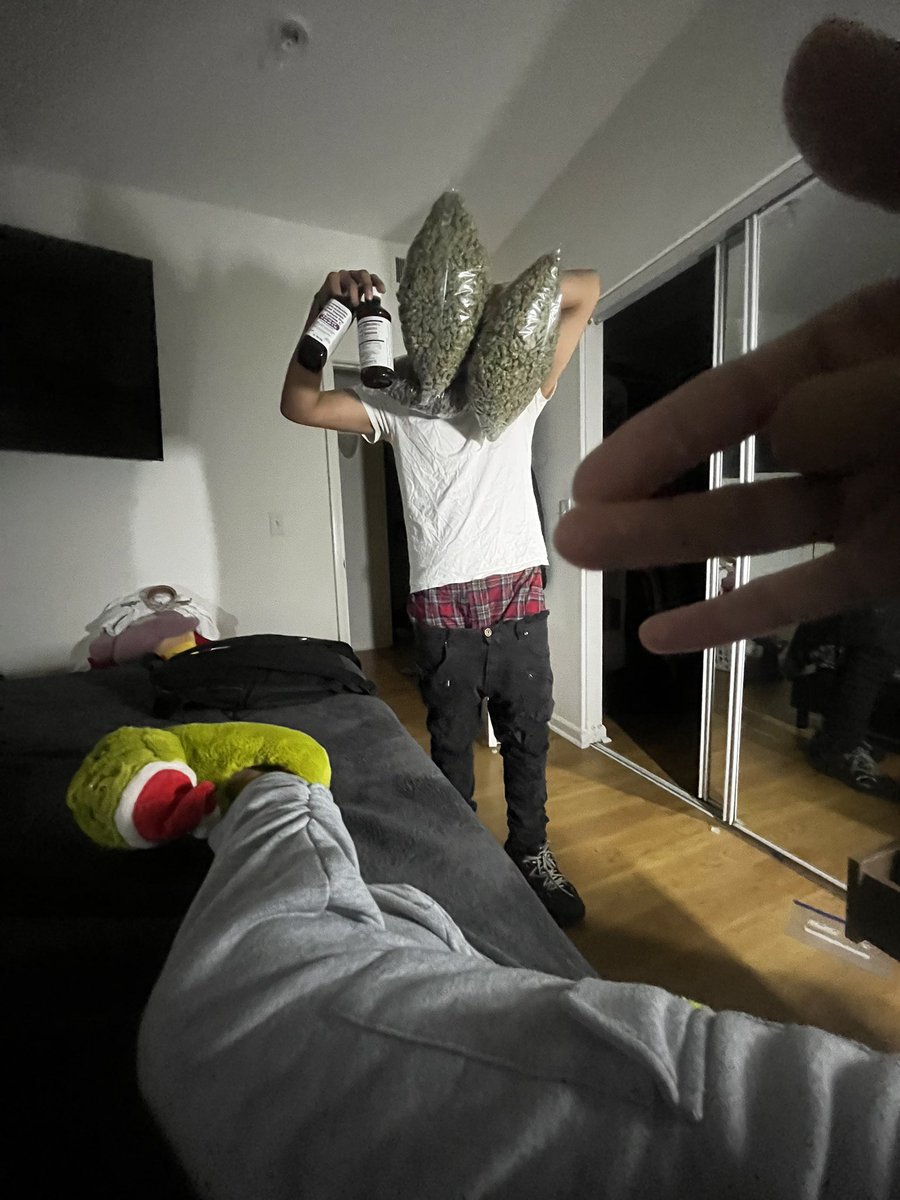 zaddyesme's tweet photo. guys this is Bippy btw he be walking innis bitch like i dont live in the suburbs 😂🏡 https://t.co/bpiUUj2sXx