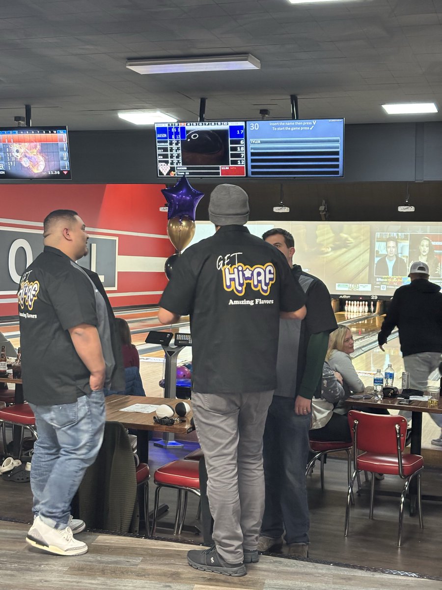GreenGoods__'s tweet photo. Our Maryland team had a blast Friday at Vibrancy21's annual holiday bowling event with Zay Flowers! Thanks for having us!
.
.
.
You must be at least 21 to view this content. For those who qualify under state law only. Regulations and product availability vary by state. https://t.co/Af4qvJD6GB