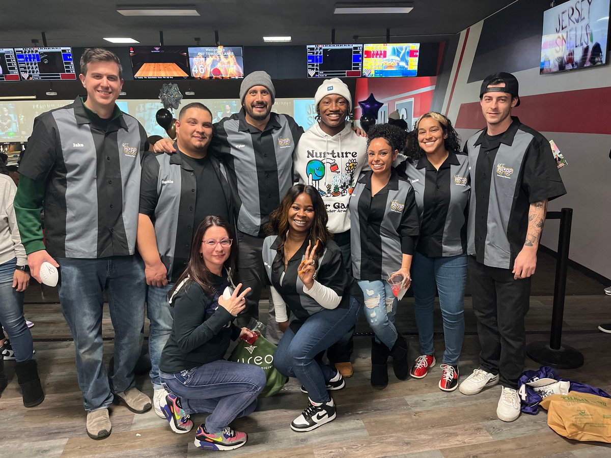 GreenGoods__'s tweet photo. Our Maryland team had a blast Friday at Vibrancy21's annual holiday bowling event with Zay Flowers! Thanks for having us!
.
.
.
You must be at least 21 to view this content. For those who qualify under state law only. Regulations and product availability vary by state. https://t.co/Af4qvJD6GB