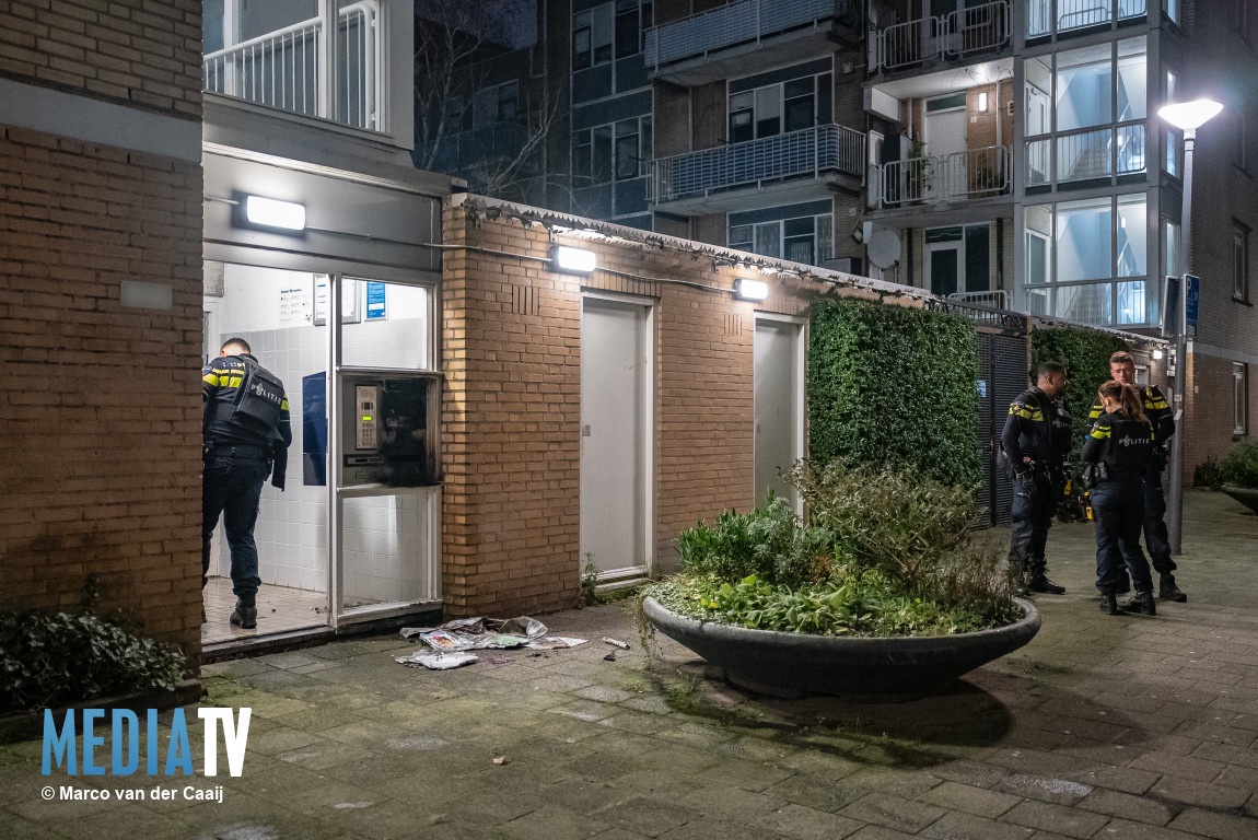 Brandstichting bij entree portiekflat in Rotterdam