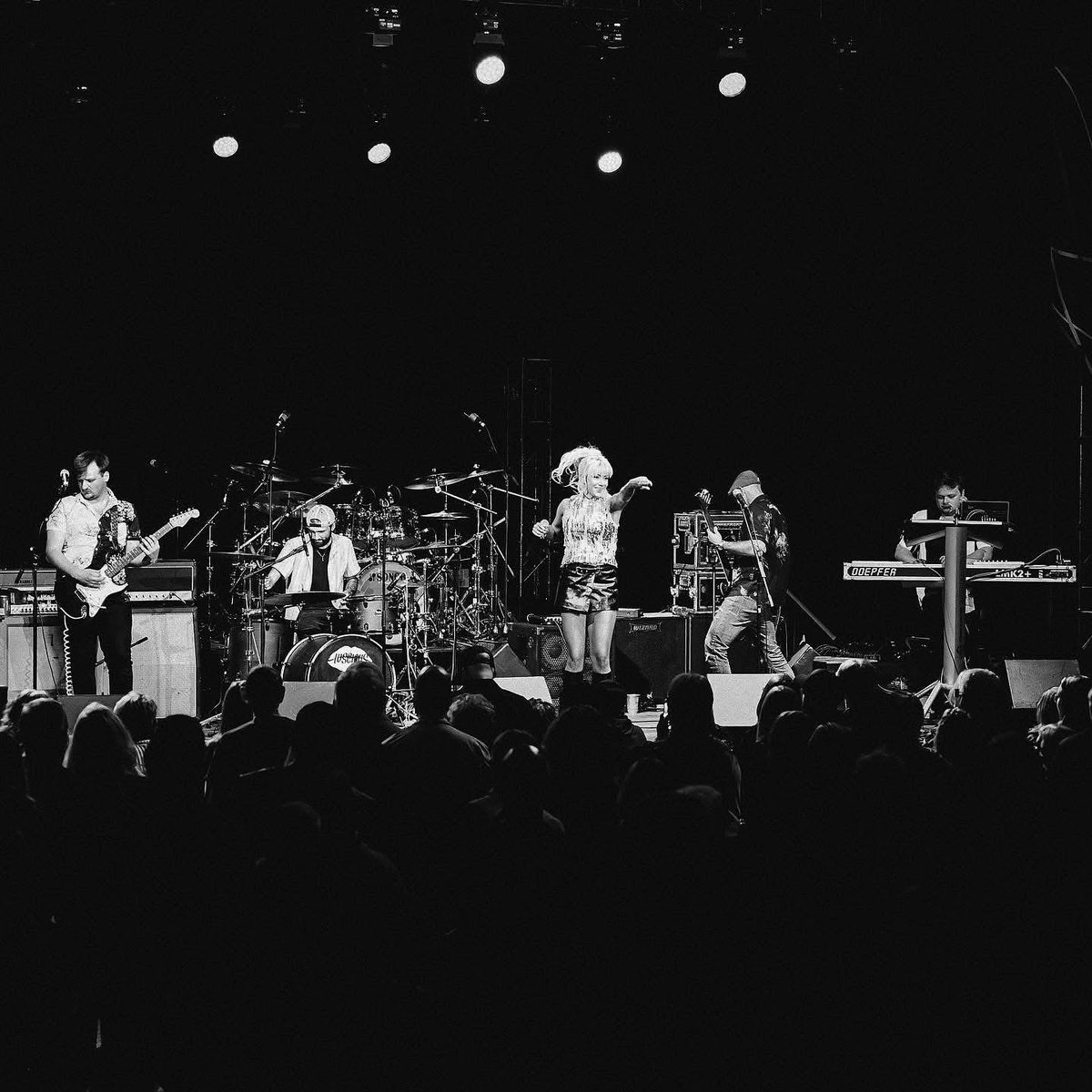 Looking forward to the Christmas Rock Show at @stagesnightclub with the incredible &amp; talented bands <a href="/tinyhorsemusic/">Tiny Horse</a> @patmurphysecura @thetonekats  December 22nd. Make sure to get your tickets. ❄️⛄️🎄
🎅 👼🏼 

@lusciousband 

Photo credits to <a href="/logan_somers/">Logan Somers</a>