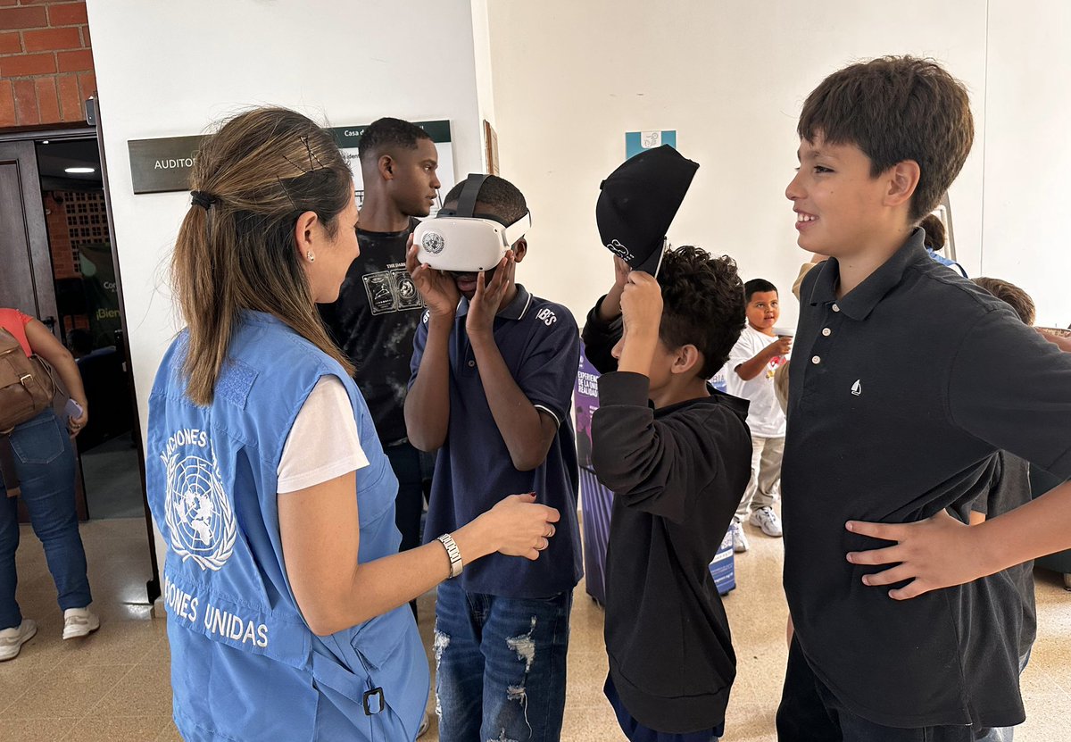 MisionONUCol's tweet photo. Compartimos también nuestra experiencia de paz en realidad virtual #PathwaysColombia con historias sobre reincorporación y reconciliación. 🕊️🇨🇴 https://t.co/5YOQaXctId