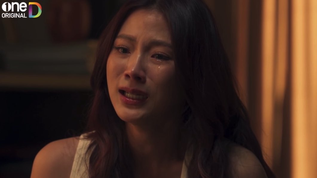 บฟฉากดราม่านอกจากทำถึงแล้วยังเล่นได้ดีทุกเรื่อง หลายเรื่องเป็น Long take อีก เล่นได้แตกต่าง ร้องแบบผิดหวังในรักแรกแบบน้องน้ำ ร้องแบบโลกพังทลายอย่างนิรา ร้องแบบหวาดหวั่นหมดหนทางแบบก้านแก้ว ร้องแบบคนผ่านความโหดร้ายในชีวิตอย่างทิชา เป็นคนทีเรียกว่านักแสดงได้เต็มปาก
#ทิชาEP7 #ทิชาEP8