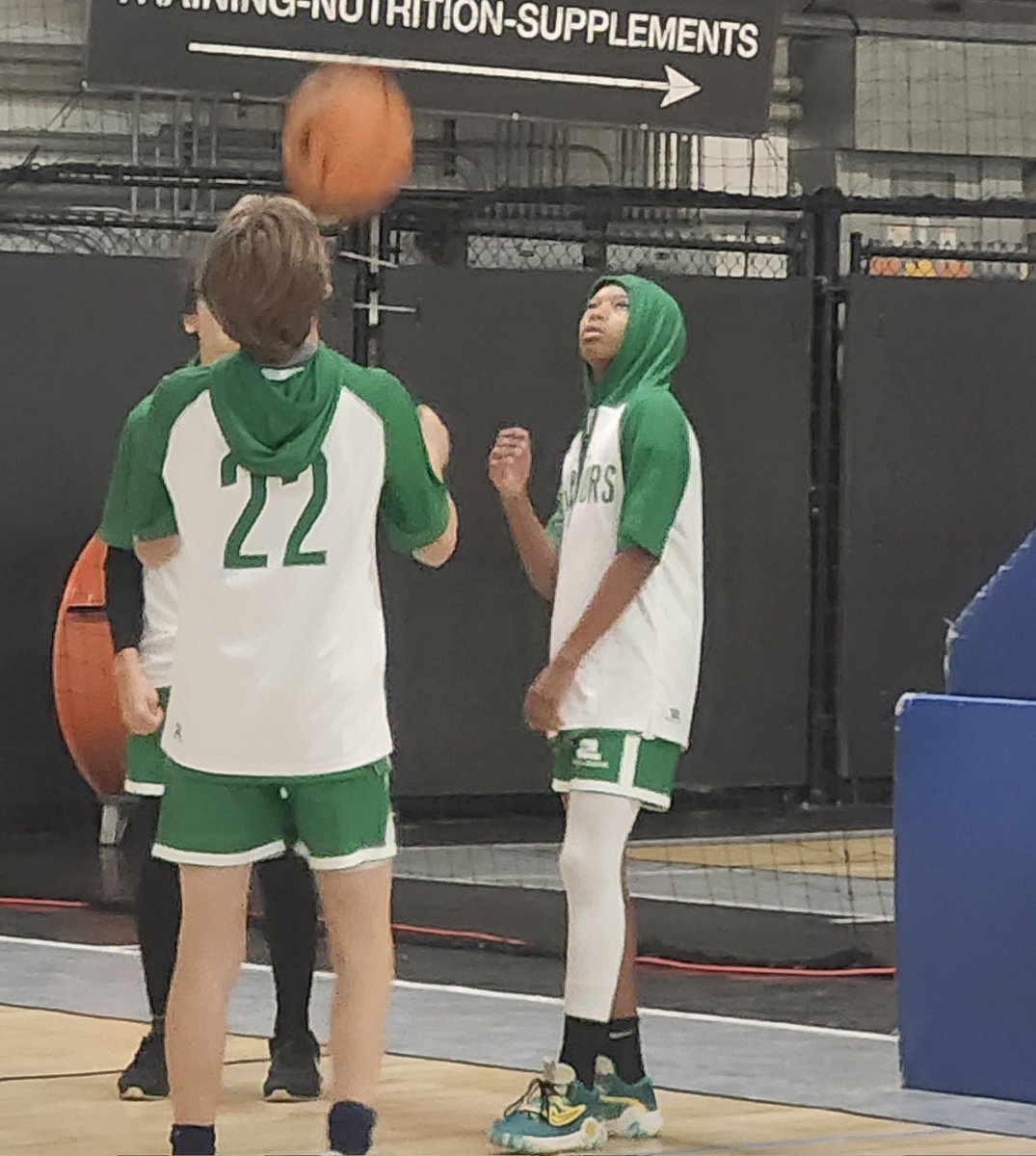 AID3NDAVIS14's tweet photo. Playing AAU is definitely changing my outlook on basketball, there is another level. https://t.co/J0KLYA4q4I