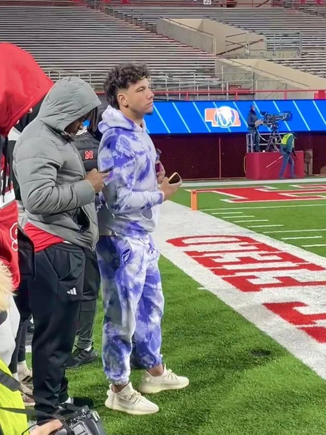 AdamCarriker94's tweet photo. In case you hadn’t noticed, Dylan Raiola’s doing anything he can to lift up all Huskers Sports.

From going to Nebraska Basketball games, Husker Volleyball matches &amp; even attending multiple high school State Championship games.

He’s also peer recruiting.

We need more POSITIVITY https://t.co/mb8na3Eeez