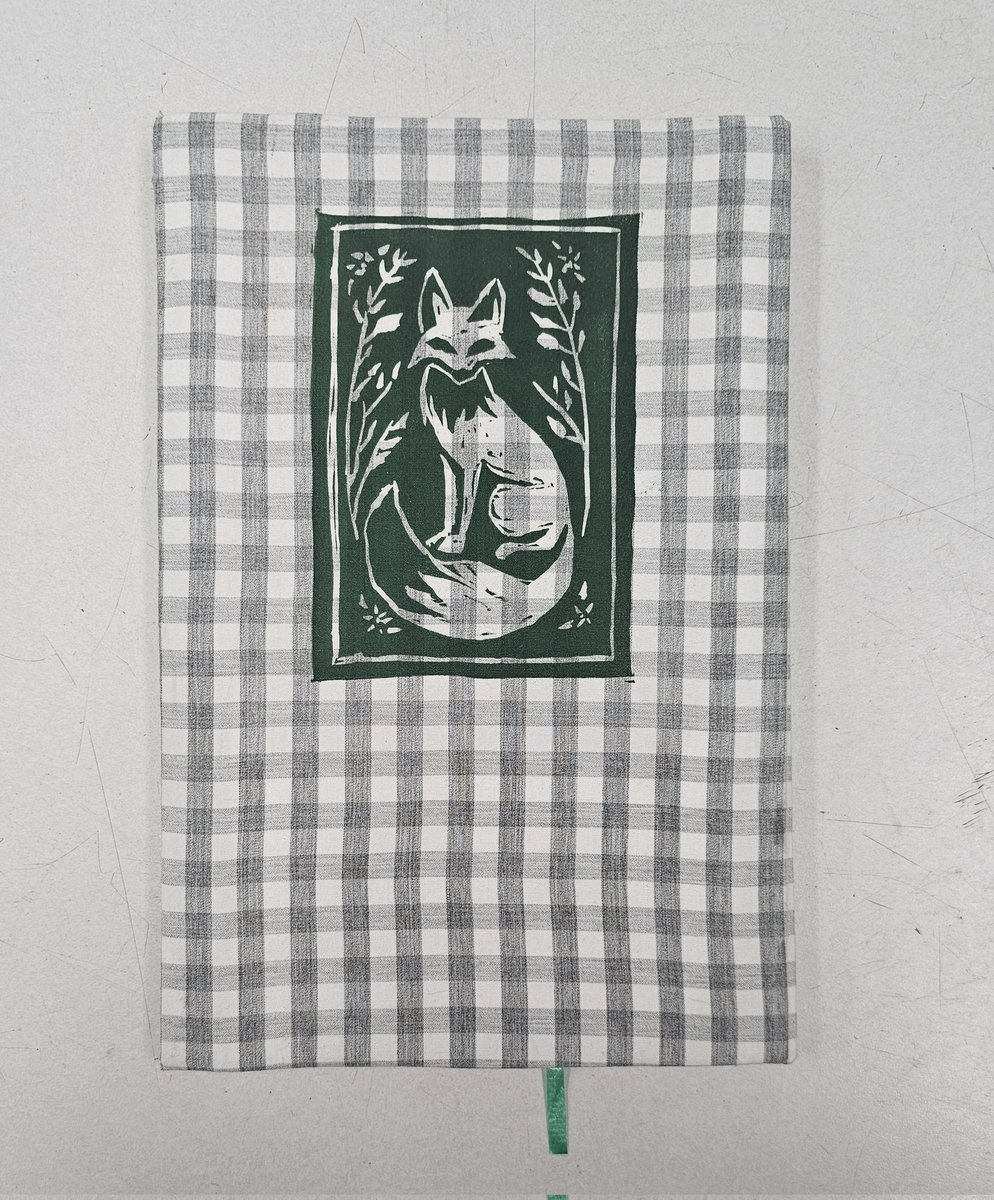 TechieTheThird's tweet photo. ✨ Handmade Sketchbook With My Prints✨ #printmaking #Bookmaking #Foxes #Art https://t.co/UQrCvHE3IL