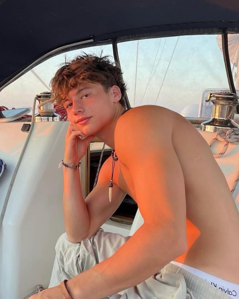 Pllazer's tweet image. SEXIEST MEN OF THE YEAR ⚡️ 2024

24 • Bach Buquen ‘’