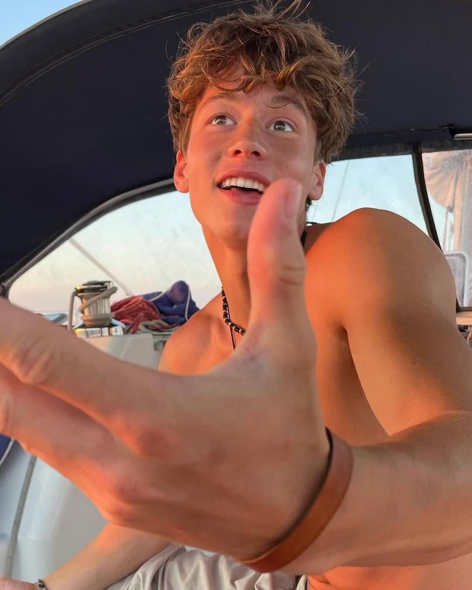 Pllazer's tweet image. SEXIEST MEN OF THE YEAR ⚡️ 2024

24 • Bach Buquen ‘’