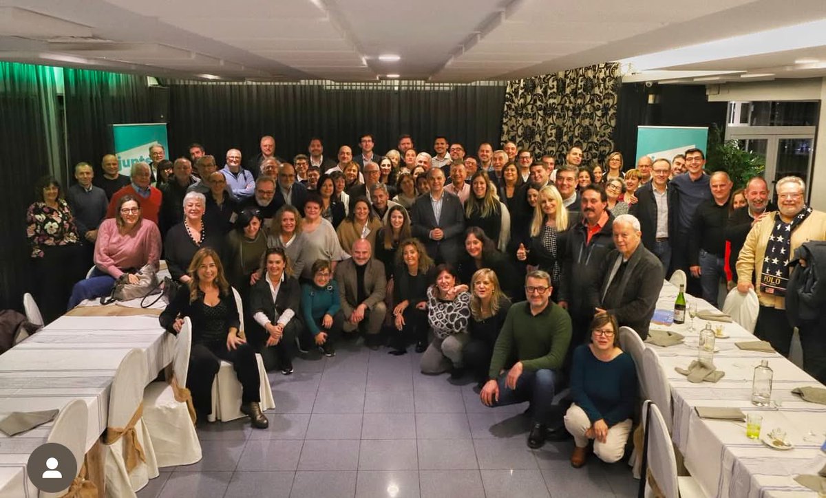 JuntsPla's tweet photo. 🎄 Avui hem celebrat el Nadal amb bons moments i il·lusió, acompanyats per en @jorditurull Secretari General de Junts, la @judithtoronjo Secretària d’Organització i @davidsaldoni responsable de Política Municipal.

Bon Nadal i Feliç Any Nou! 🎅✨ https://t.co/irvB90bwgh