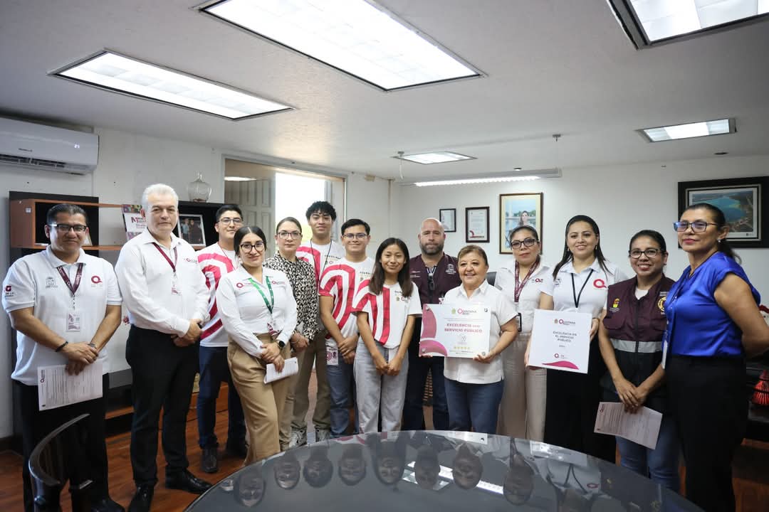 egresadostec's tweet photo. Hoy fuimos testigos para el refrendo del programa de @GobQuintanaRoo "Excelencia en el Servicio", en la oficina de la gobernadora @MaraLezama que logró ratificarlo a un año de iniciar con este distintivo insignia de su gobierno humanista y progresista. ¡Enhorabuena! https://t.co/qZ9h4zEFIM