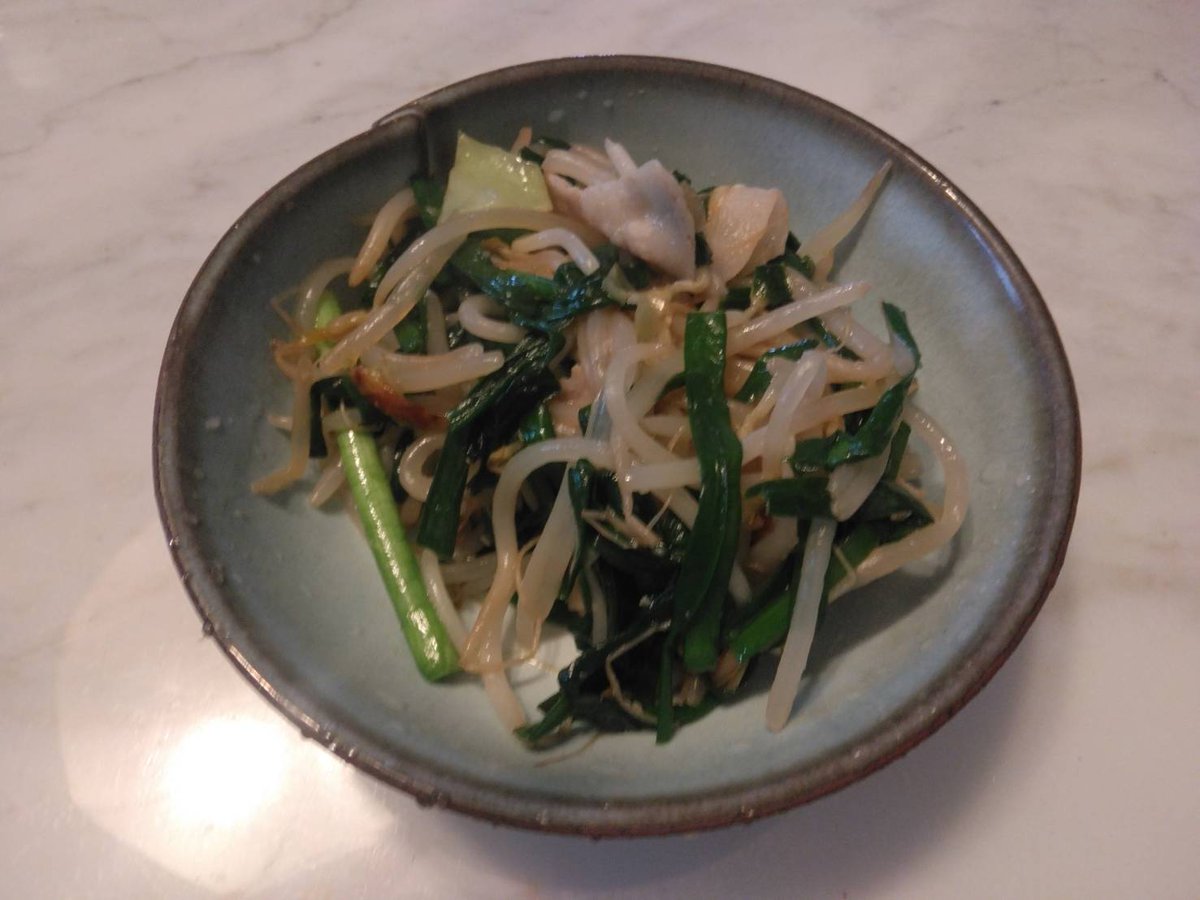 FAN_JAPAN_'s tweet photo. 🇯🇵mom's cooking in Japan🗾
Today, I'll show you taste of mother's moms cooking at Osaka in Japan.    
Today, my mother had made〝bean sprouts, leeks, pork, stir-fried〟     
#japanesefood #jfood #jculture #japaneseculture #Jhomecooking #beansprouts,leeks,pork,stir-fried https://t.co/jYsVLEMgTK