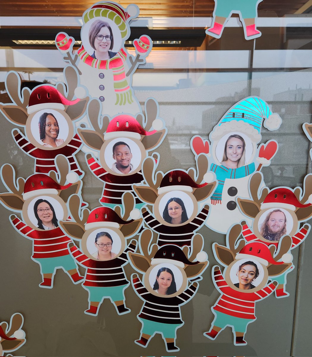 drdeannasanter's tweet photo. #HappyHolidays from the #SanterLab @UM_Immu @UM_RadyFHS! π₯³π
ππ₯
A great yearly event today with wonderful food, company & gift exchange π
Thanks to Angela for her creative decorations this time of year including a #sisterlab group photo π
@DrHArmstrong https://t.co/27dxulR7yz