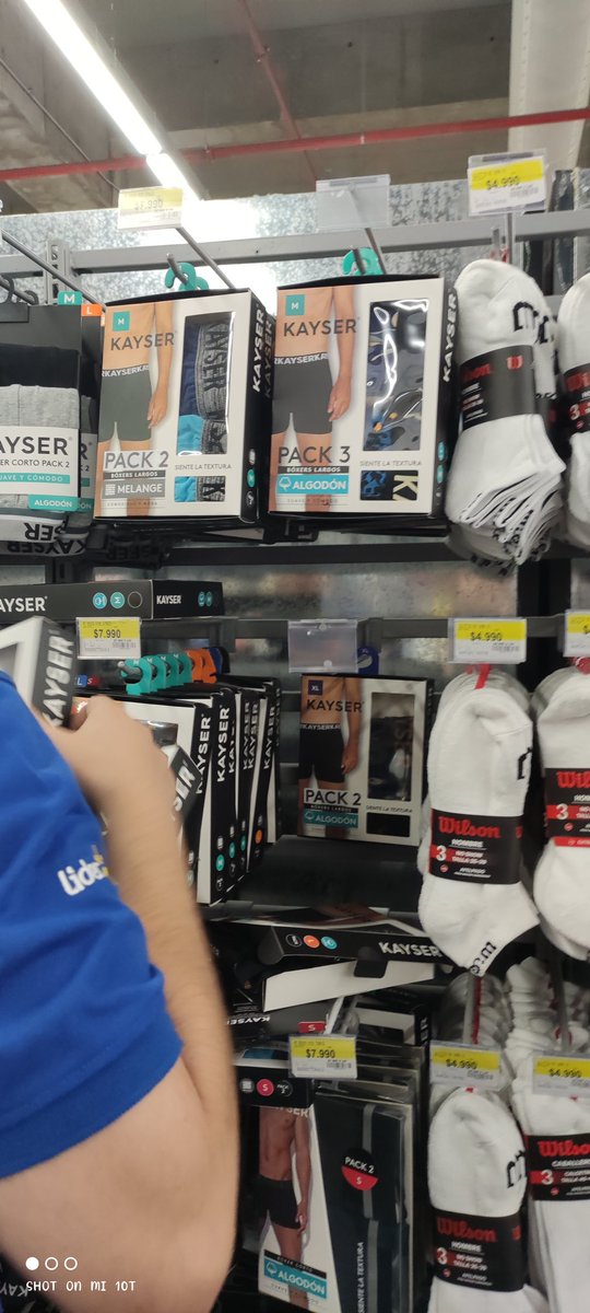 AngelaEscudero's tweet photo. Así contesta @Walmart @LIDERcl  un reclamo que tuve que hacer a través de @SERNAC porque el que dejé en tienda nadie contestó. Las fotos hablan por sí solas... Negandome una solución a un producto en exhibición que yo quería comprar. La jefa de local no dió la cara. @chvnoticias https://t.co/hQiArwgHAO