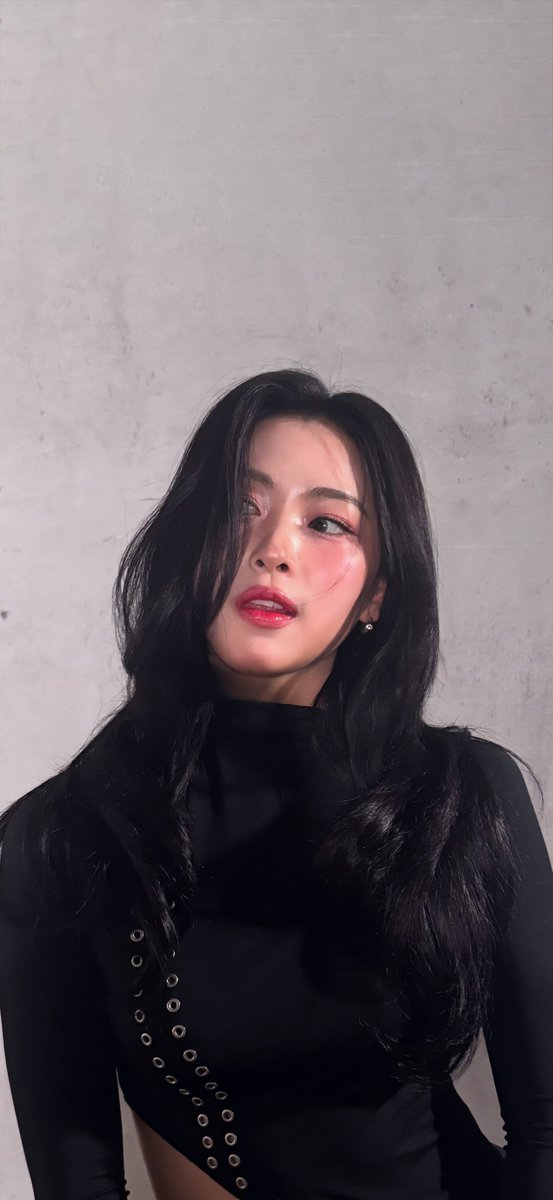 Itzy_wall021219's tweet photo. #RYUJIN Wallpapers      
#ITZY_GOLD #ITZY #있지 #류진 #imaginaryfriend #ITZY_ALL_IN_US #MIDZY https://t.co/x3Qs9HbWZx
