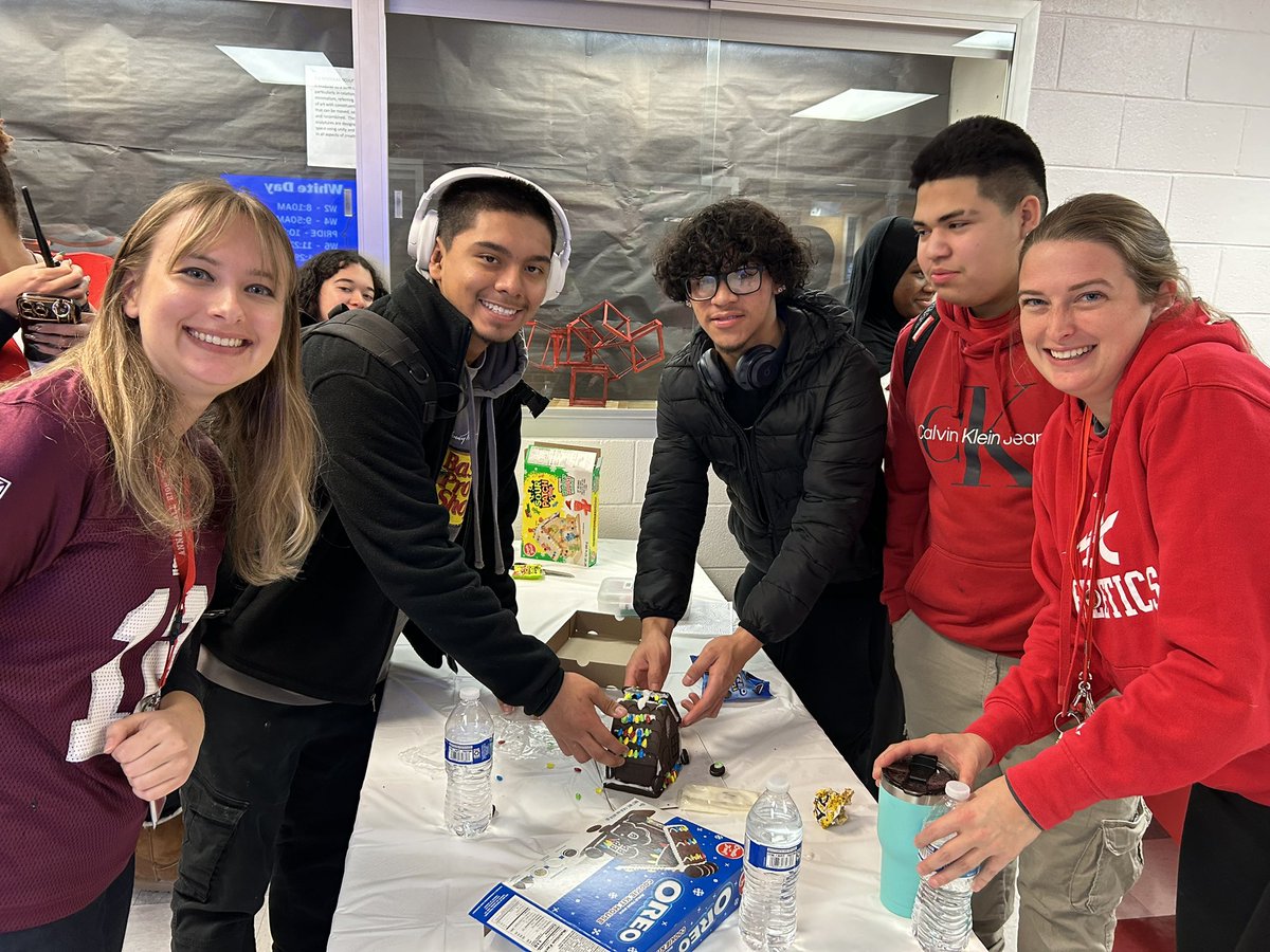 JaeLee0423's tweet photo. Sugar &amp; Spice &amp; Mentor Advice gingerbread house decorating party! 🎄🍭 Mentors and mentees teamed up to build festive creations. It’s moments like these that remind us how special our Annandale community is—always supporting and uplifting one another. ❤️ #AtomNation https://t.co/nZSnz9HBMv