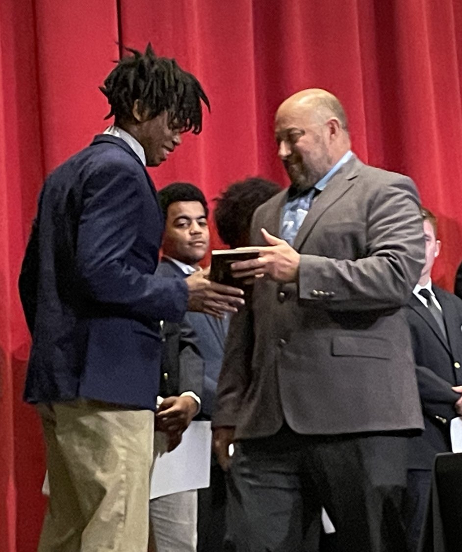 Kiski Football (@kiskiprepfb) on Twitter photo Kiski honored its Fall Sports Teams this week. <a href="/AhmadRagland/">Ahmad R.Ragland</a> was selected co-Defensive MVP. He played CB and did not allow a single pass completion in man coverage the entire season! <a href="/TheKiskiSchool/">The Kiski School</a> <a href="/KiskiAthletics/">Kiski Athletics</a> <a href="/BallHawkMedia1/">BallHawk</a> <a href="/WPIAL_Insider/">WPIAL Insider</a> <a href="/GregoryRicupero/">Gregory Ricupero</a> <a href="/PaFootballNews/">Pennsylvania Football News</a> Kiski honored its Fall Sports Teams this week. <a href="/AhmadRagland/">Ahmad R.Ragland</a> was selected co-Defensive MVP. He played CB and did not allow a single pass completion in man coverage the entire season! <a href="/TheKiskiSchool/">The Kiski School</a> <a href="/KiskiAthletics/">Kiski Athletics</a> <a href="/BallHawkMedia1/">BallHawk</a> <a href="/WPIAL_Insider/">WPIAL Insider</a> <a href="/GregoryRicupero/">Gregory Ricupero</a> <a href="/PaFootballNews/">Pennsylvania Football News</a>